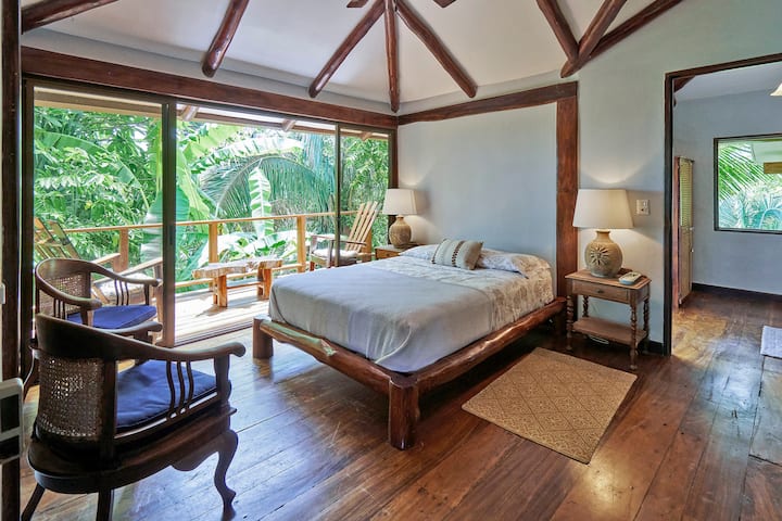 جناح رئيسي مع شرفة خاصة وحمام داخلي