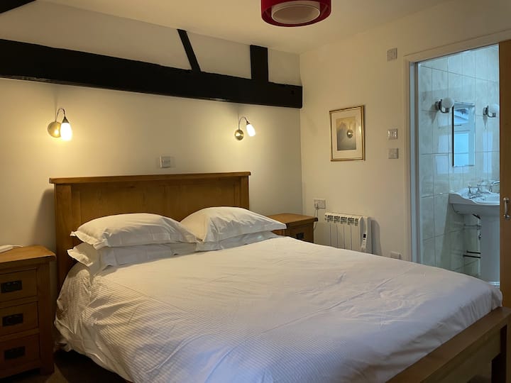 Cama tamaño king en el Reino Unido y baño privado