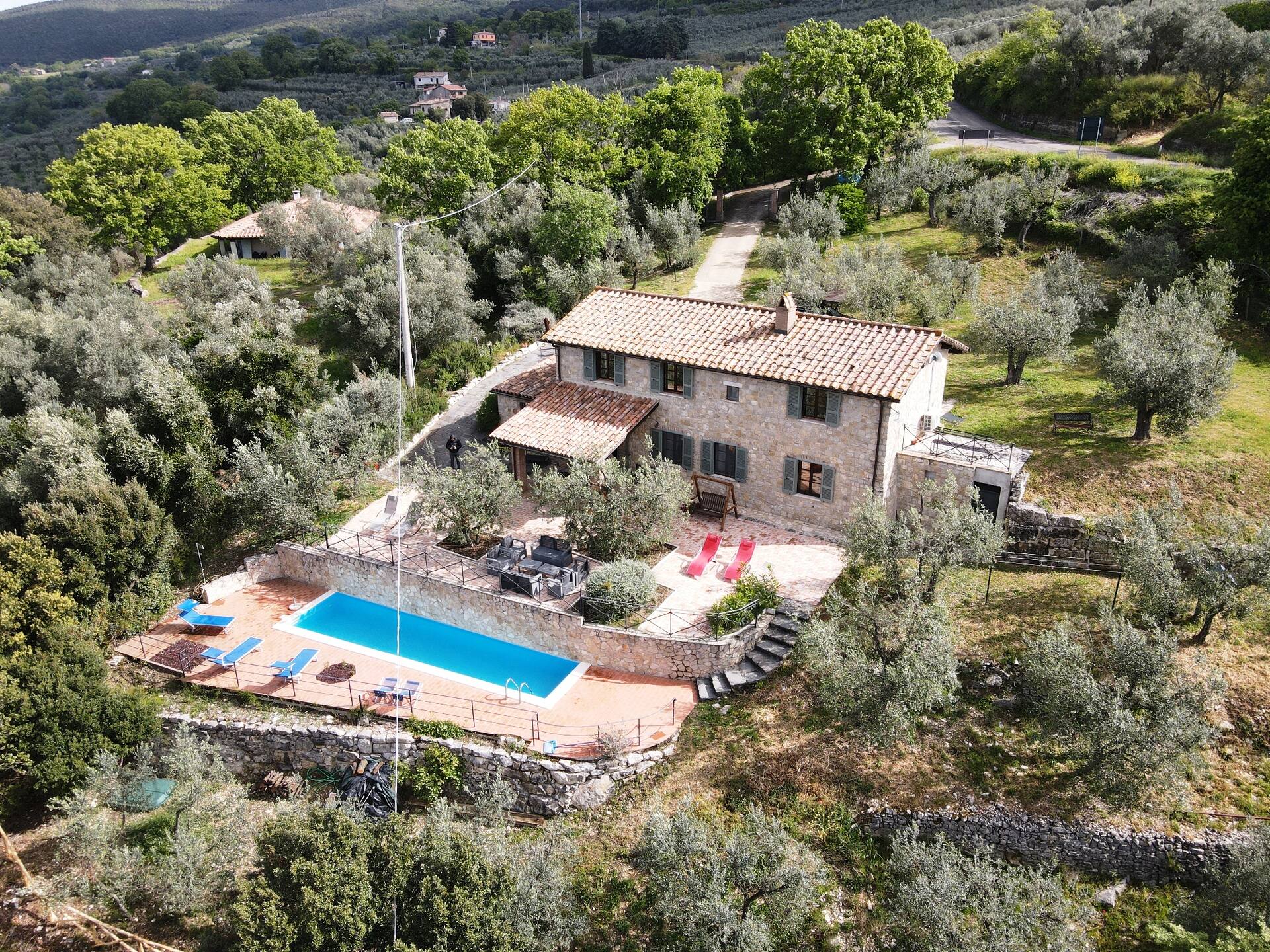 Detached house with private swimming pool 500 m from village