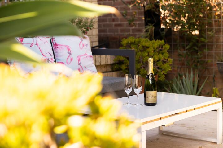 Stunning home near Beach with Pool & Sauna gallery image 5