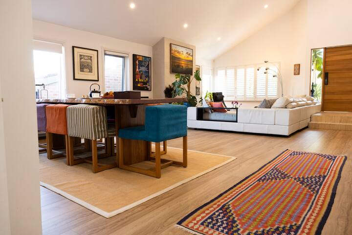 Stunning home near Beach with Pool & Sauna gallery image 4