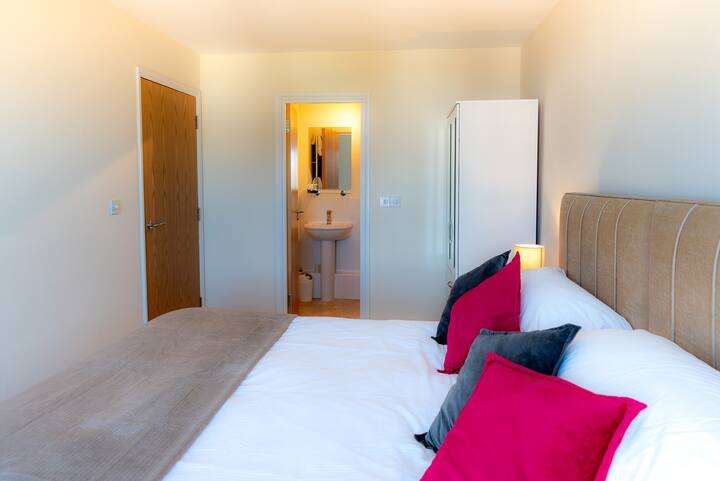 Abodebed - Apt 57 Modern Executive 2 Bed/2 Bath