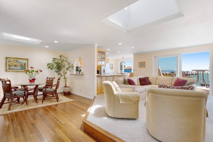 Capitola Venetian Beach Front- 12 Steps to Sand! gallery image 3