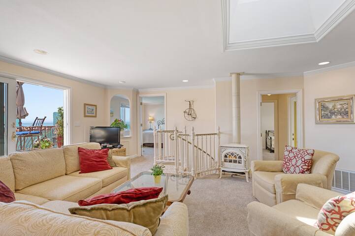 Capitola Venetian Beach Front- 12 Steps to Sand! gallery image 2