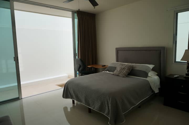 Chumba kikuu cha kulala - Fungua madirisha