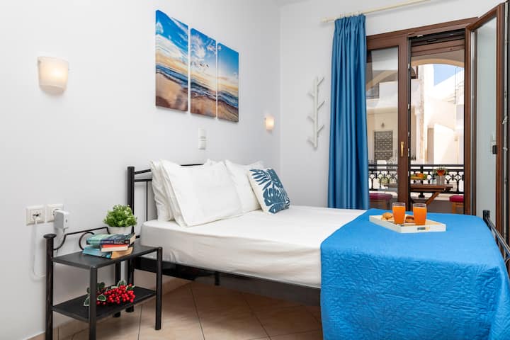 Naxos Diamond Apartment 4 (up to 4 people)