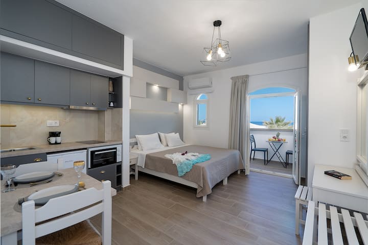 Renata Mare Beachfront Studios Entire Floor 100 M² - Hersonissos