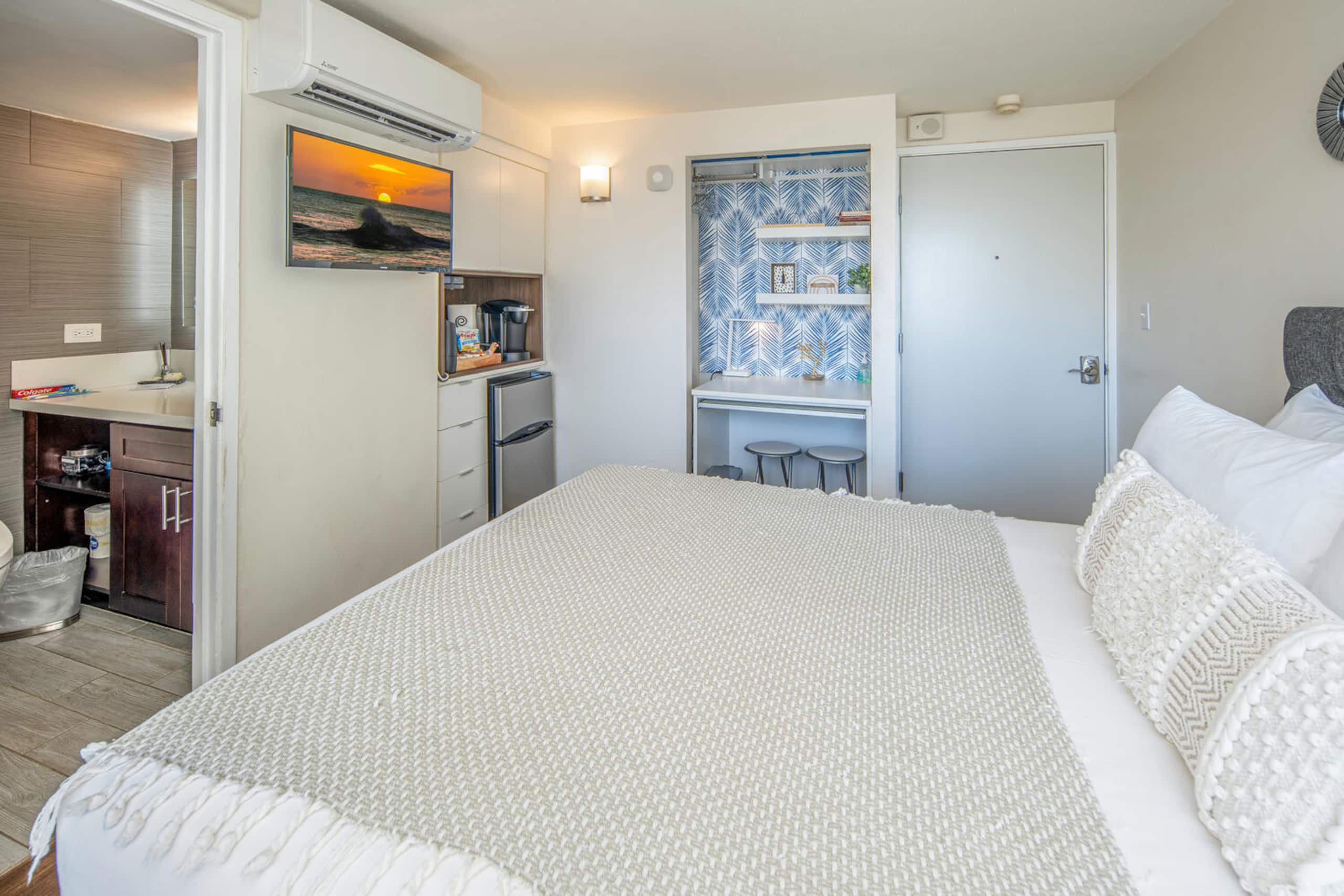 Ocean View Studio in Waikiki - Image 4