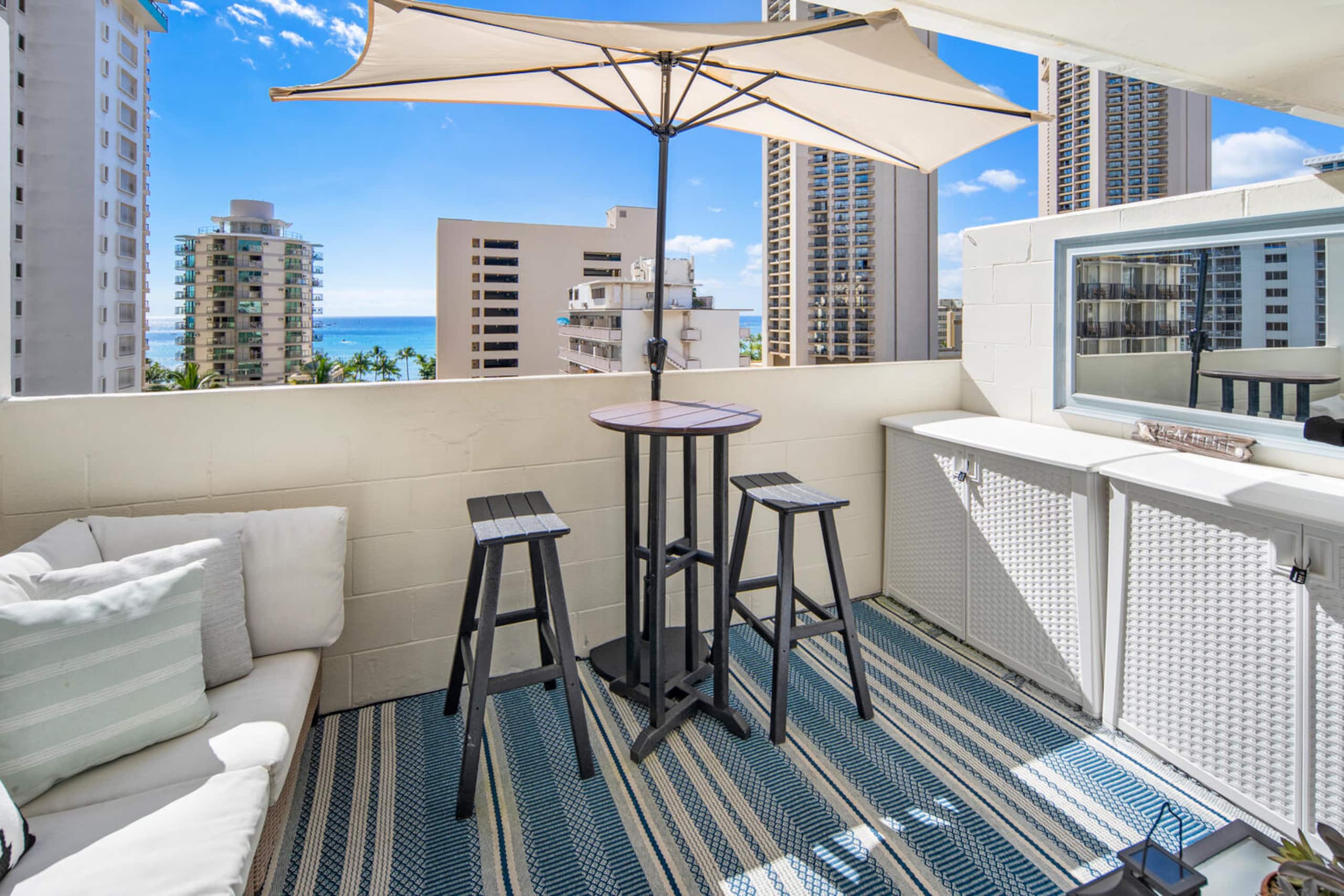 Ocean View Studio in Waikiki - Image 12