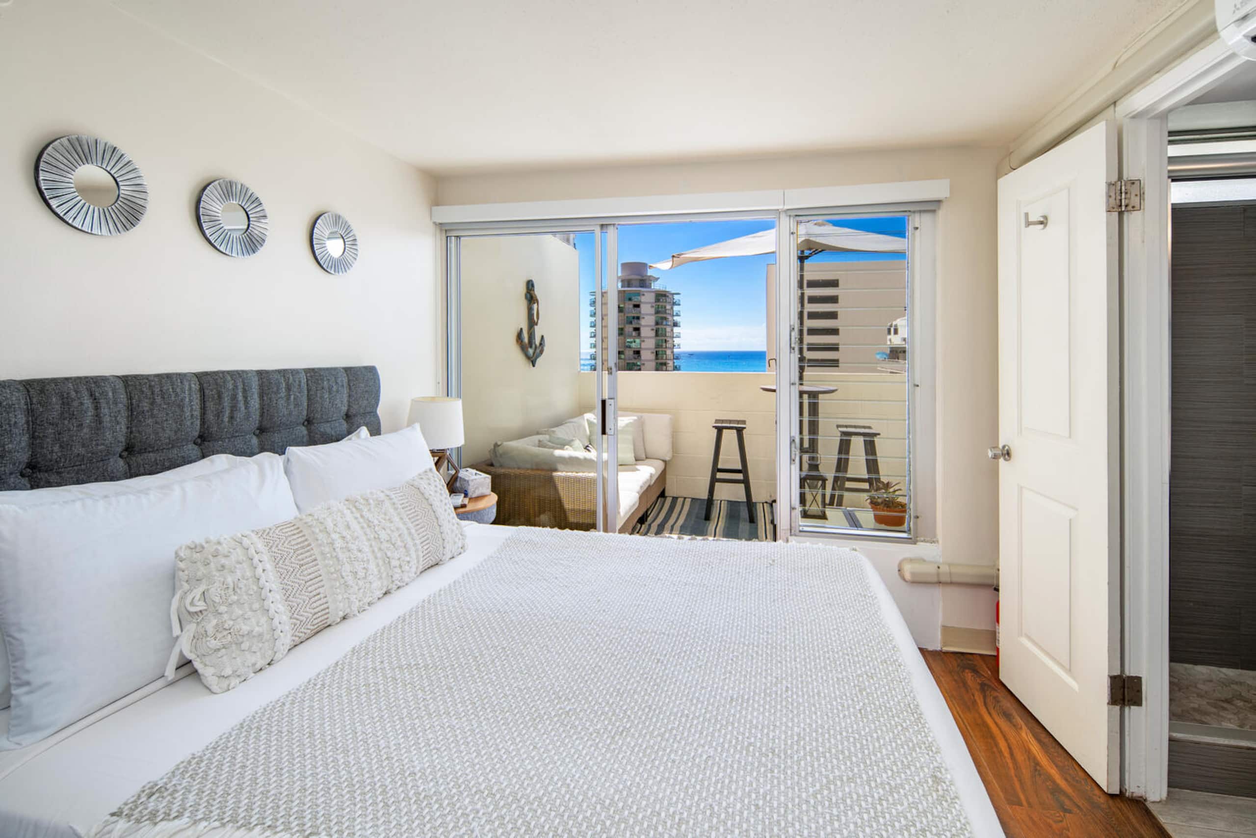 Ocean View Studio in Waikiki - Image 1