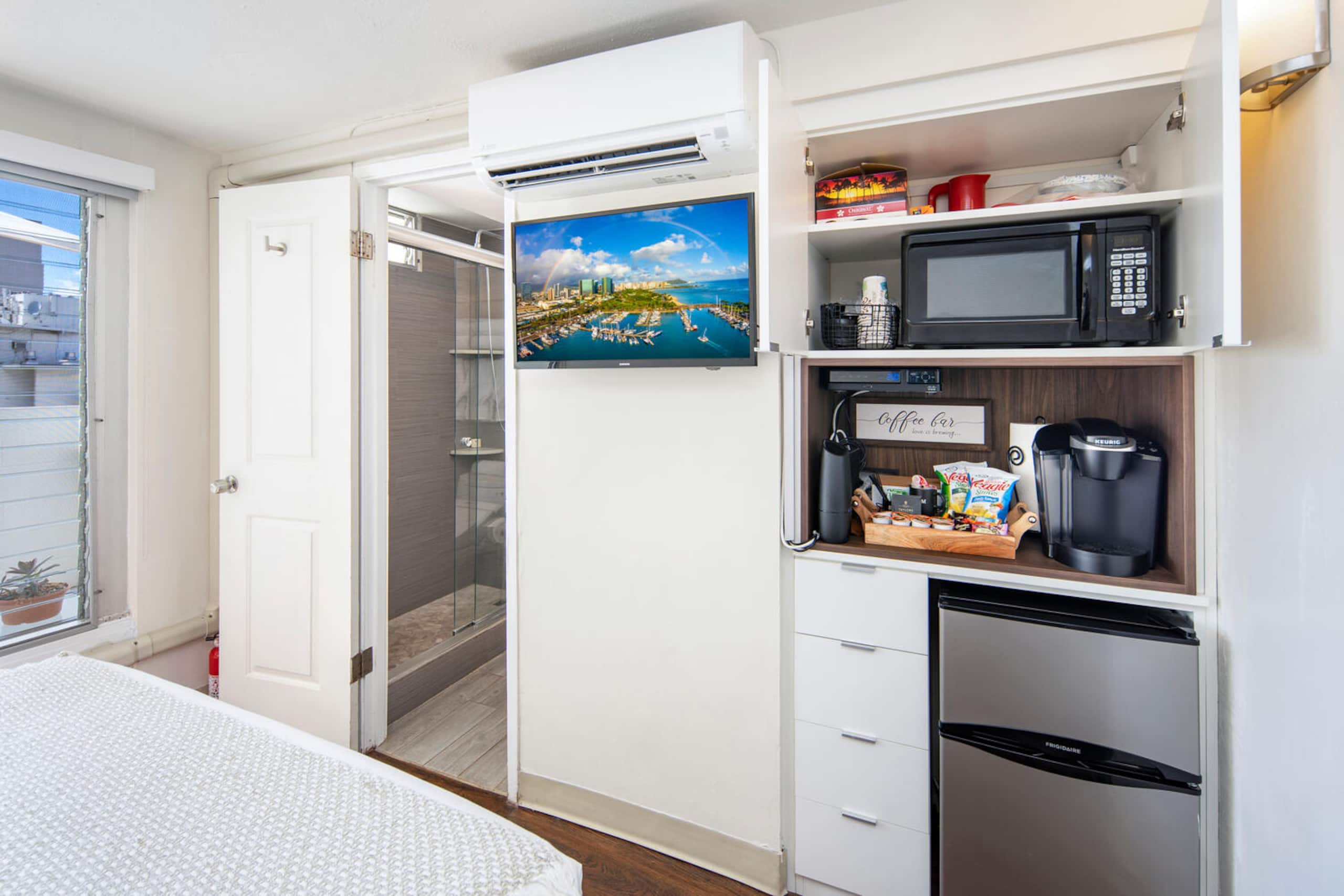 Ocean View Studio in Waikiki - Image 8