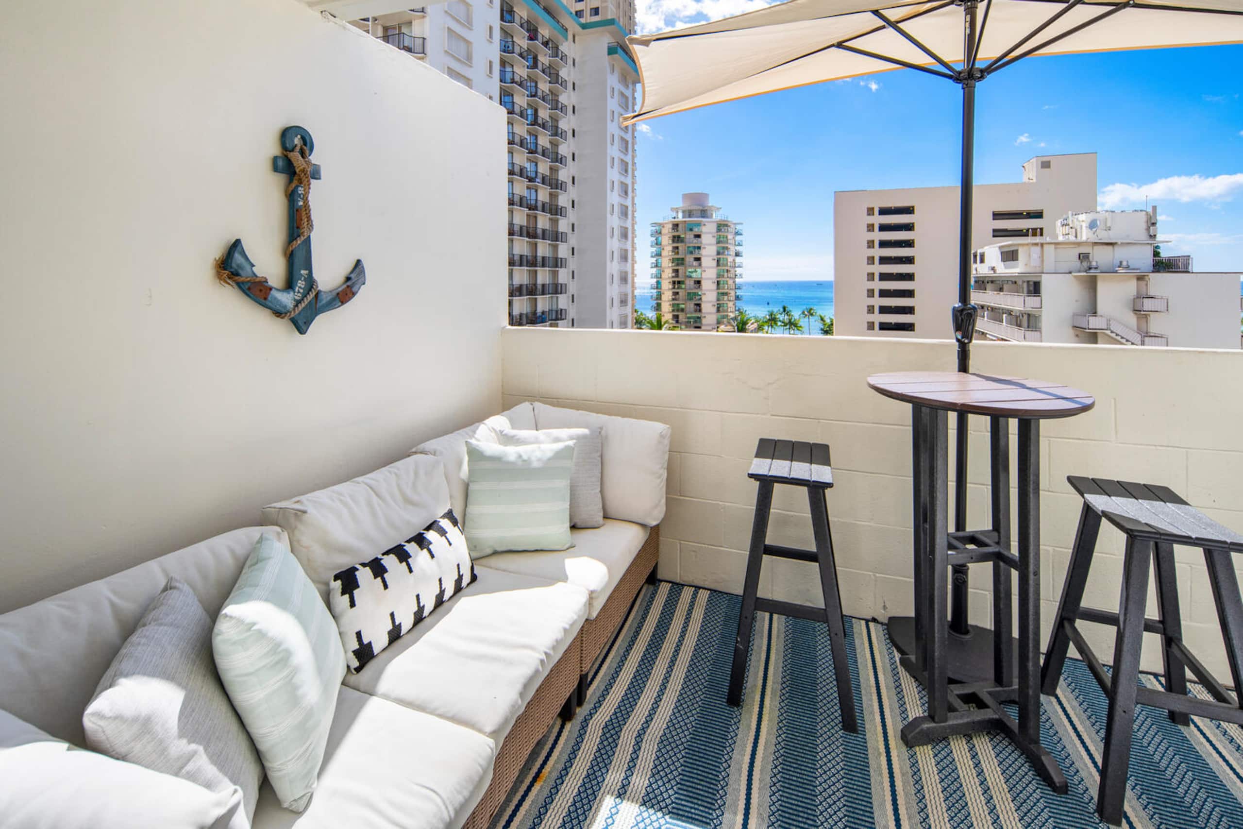 Ocean View Studio in Waikiki - Image 11
