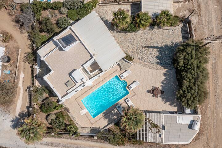 Villa Valerie front of the sea | Stelida, Naxos gallery image 5