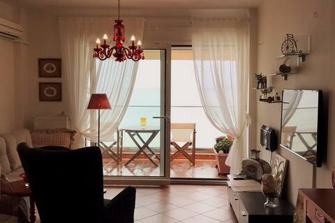 Top performing Airbnb: Beachfront apartment "SeaGull's nest" in Μητροπολιτική Ενότητα Θεσσαλονίκης