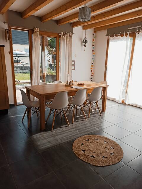 house with jacuzzi nearby Geneva Lake and