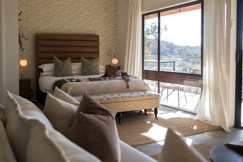Luxury Farm Studio with Stunning Views