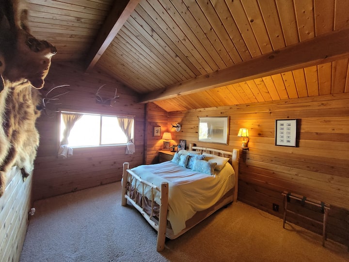 Полн кревет со тркалце одоздола. 