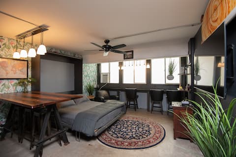 Top performing Airbnb: Modern Concept Shangri-La in the Heart of Waikiki in Urban Honolulu