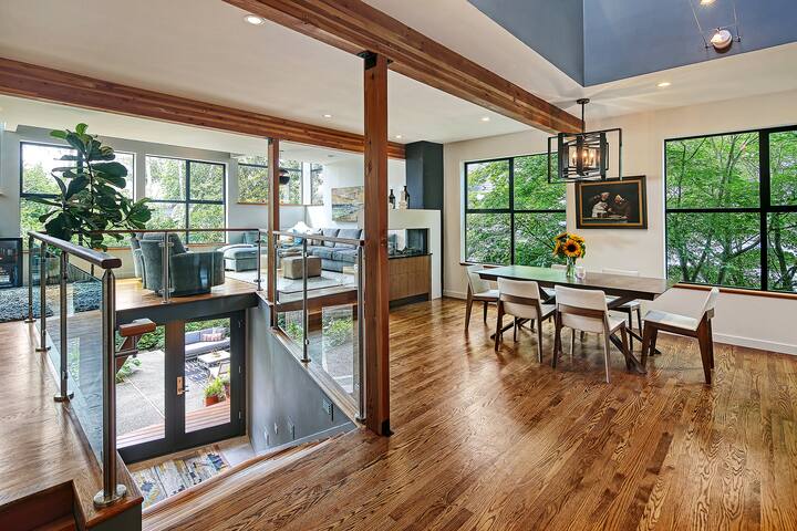 The RidgeView – 4BR w/ Roof-top Hot Tub & Views gallery image 5