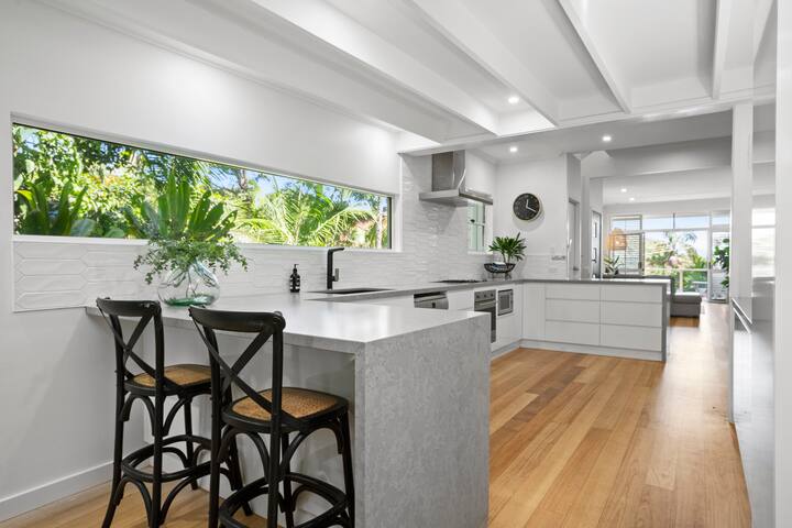 Memories @ Wategos Beach House with Pool Byron Bay gallery image 3