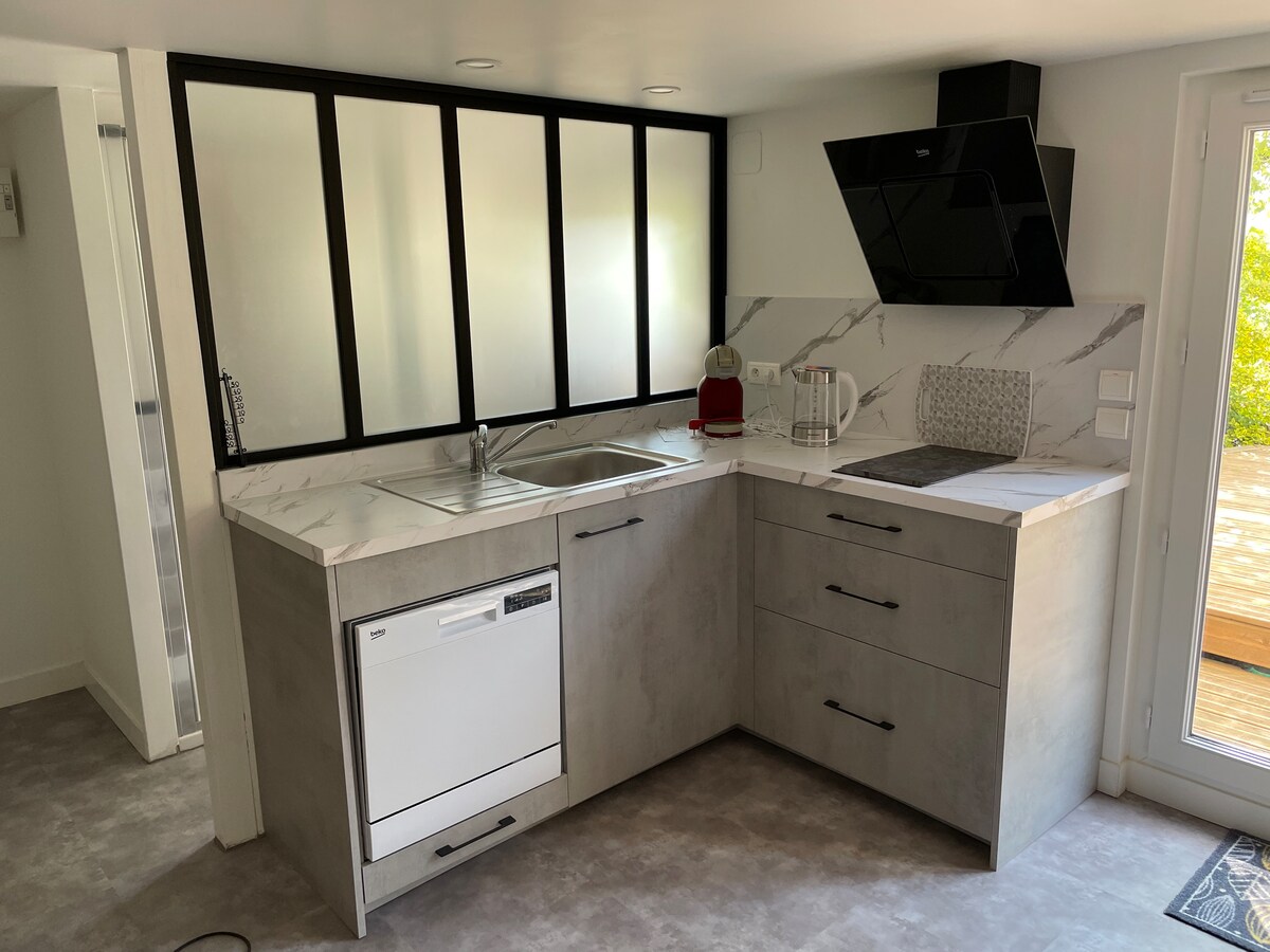 Top performing Airbnb: Le Chat Blanc gîte in Puy De Dôme