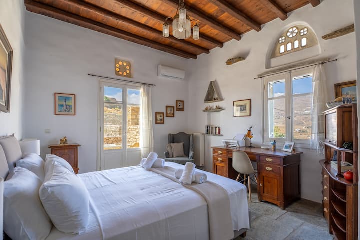 Double bedroom with desk and private veranda