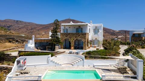 Maison Simone - private heated infinity pool