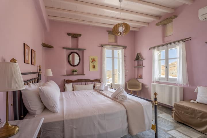 Simone's double bedroom  
1st floor