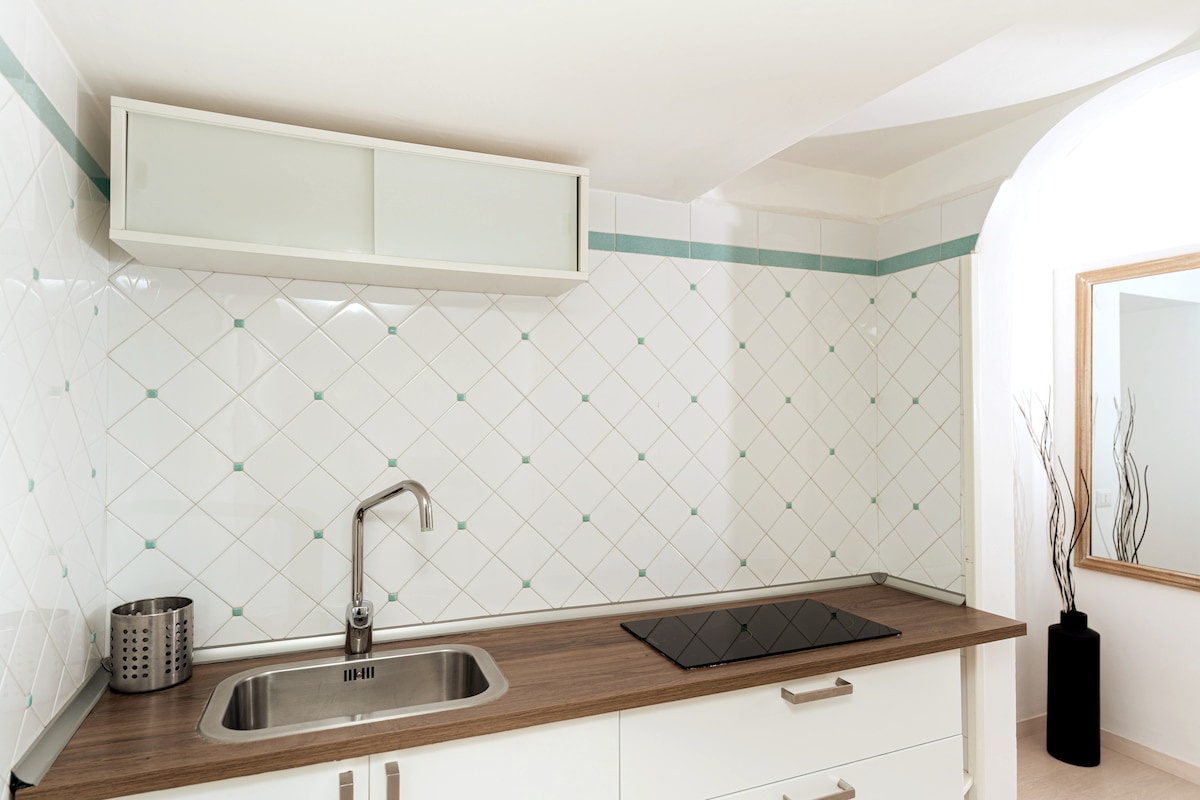 Successful Airbnb property: Luxury Apt 100ft to Piazzetta -Ideal for 2 couples in Capri