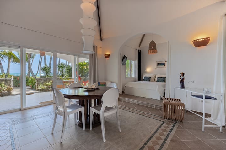 Need to work? A dedicated desk with lamp and garden view is awaiting you.