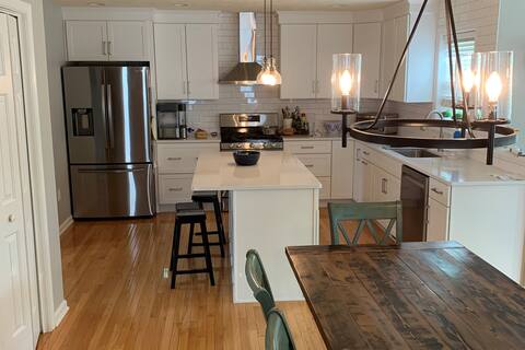 Perfect PSU Football Home-4Bdrm, 2.5Bath(10guests)