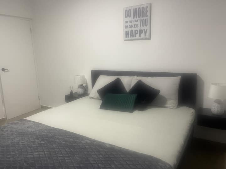 Bed: 180 x 200
Bedroom with airconditioner and closet