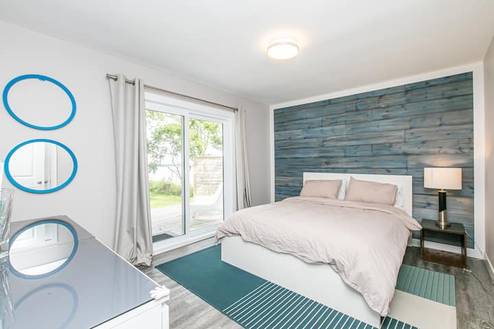 ห้องนอนใหญ่พร้อมเตียงควีนไซส์