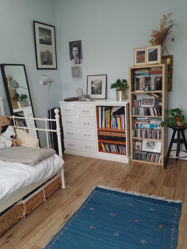 Chumba cha kulala chenye nafasi kubwa