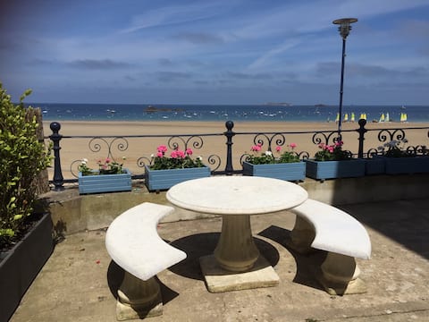 Top Airbnb: SEA FRONT St Lunaire 2 P + Terrace + linen in Saint Lunaire