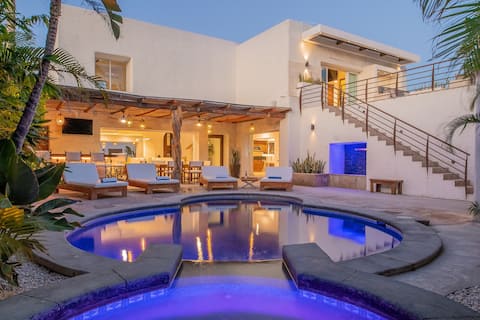 Villa Luna Nueva- Concierge, Maid Service included