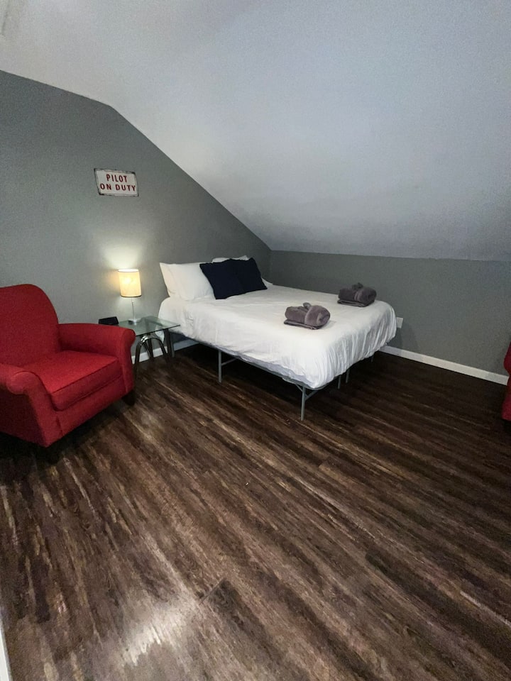 The Aviator! 5m-WPAFB,Ext-Stay,Laundry,Coffee,Pets
