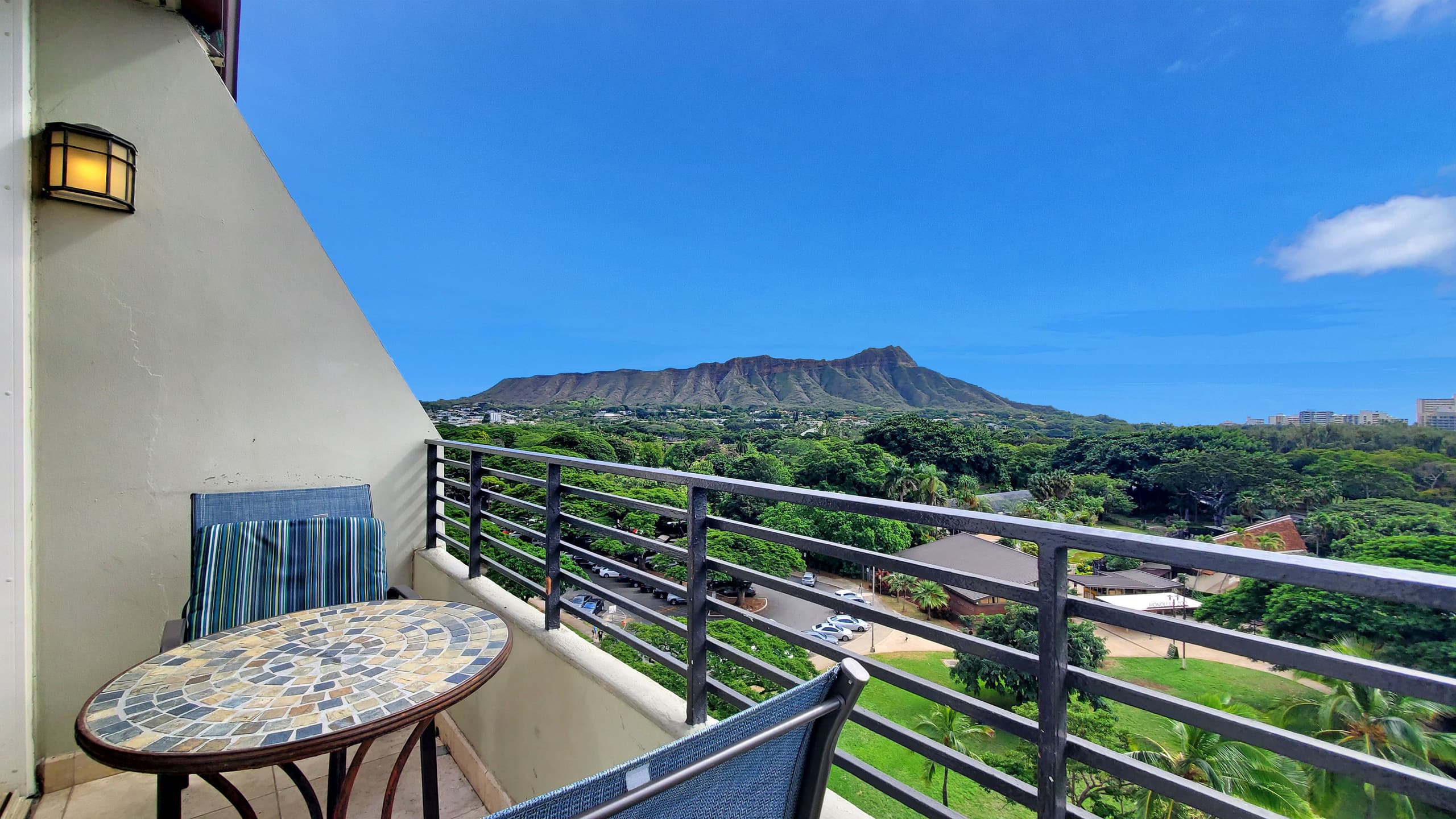 Condo in Honolulu · ★4.66 · Studio · 1 bed · 1 private bath - Image 10