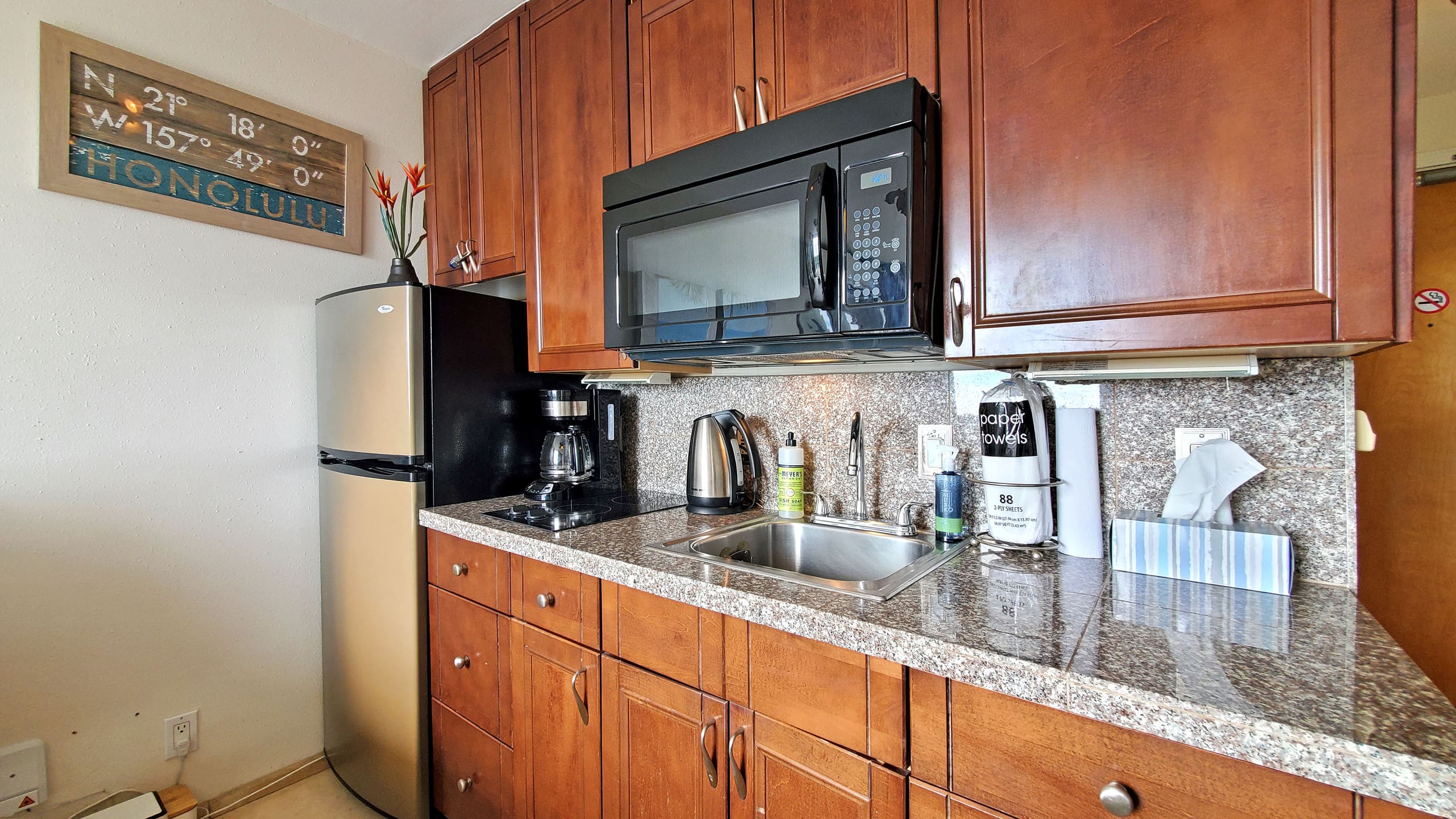 Condo in Honolulu · ★4.66 · Studio · 1 bed · 1 private bath - Image 1