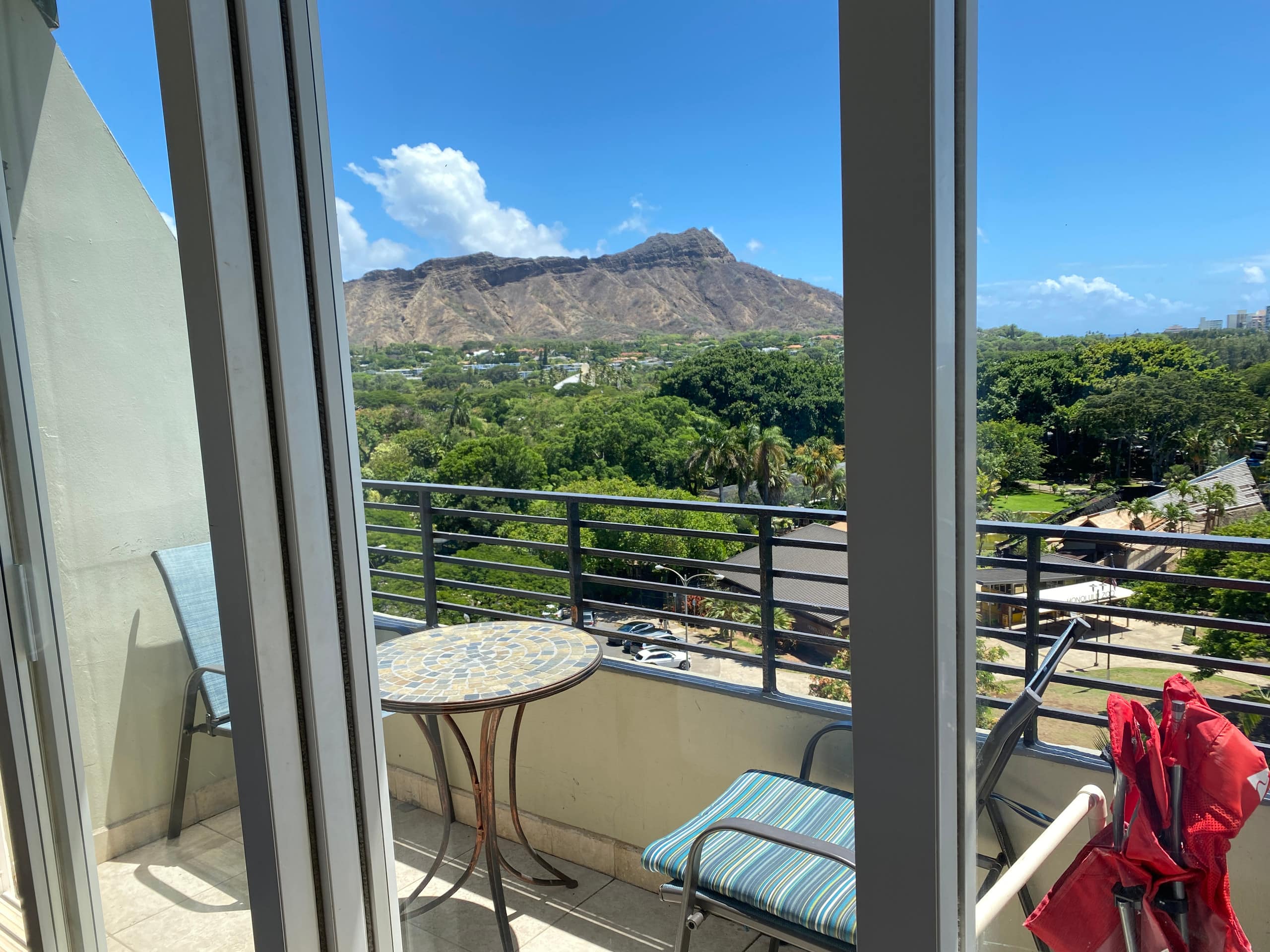 Condo in Honolulu · ★4.66 · Studio · 1 bed · 1 private bath - Image 9