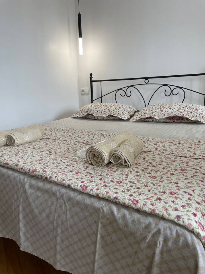 180-212 metros de la cuna. Muy gratis para 2 personas. 