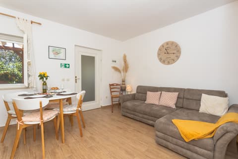 Top Airbnb: Peaceful house in nature nearby National Park Krka in Grad Drniš