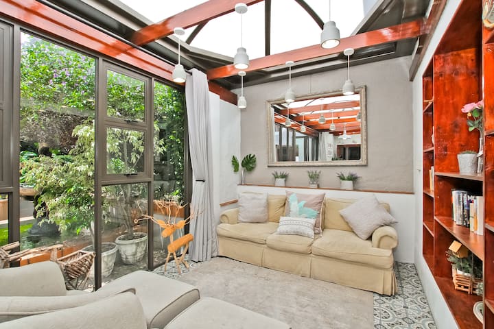 5 Bedrooms! - Big, Beautiful, Perfectly Located! - Johannesburg