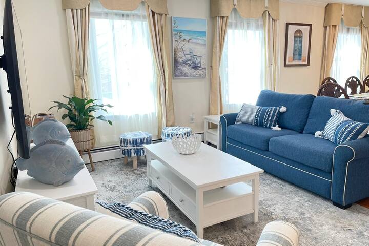 Newport Condo/ Rooftop Deck gallery image 3