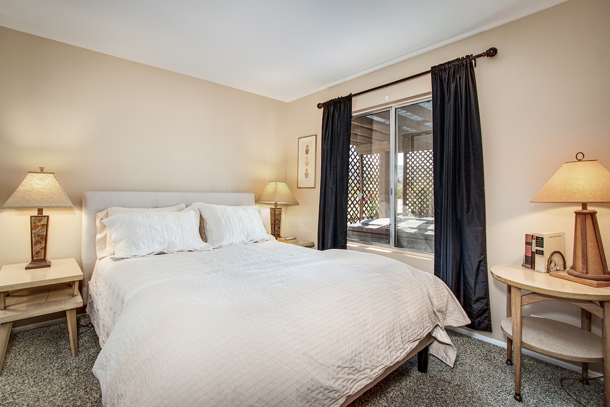 חדר השינה של האורחים. איזו מיטה נהדרת!