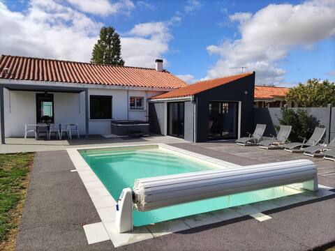 Retrogaming, pool and spa