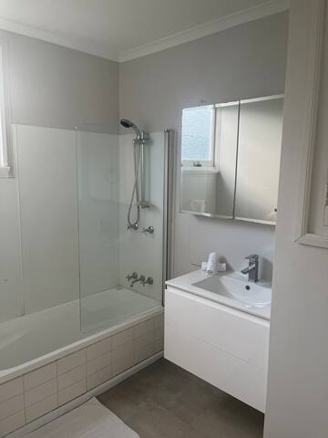 Awesome 3 bedroom home gallery image 5