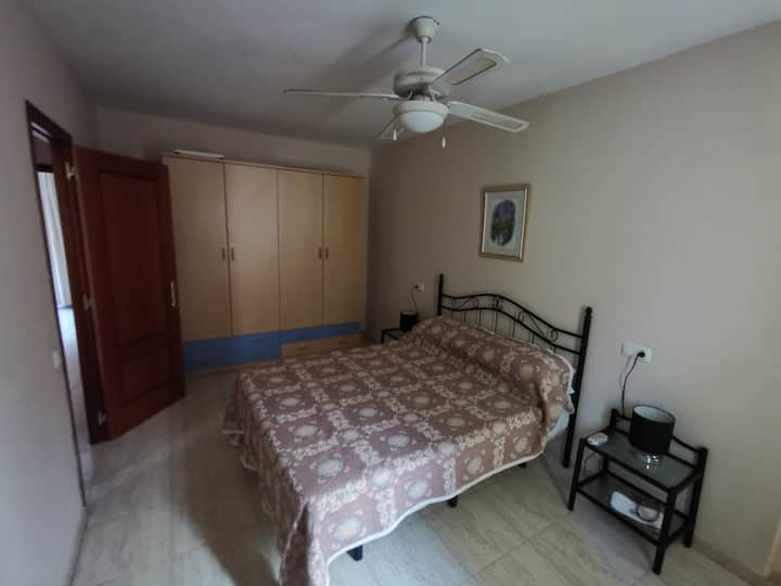 Bedroom1 King-size bed photo1
on ground floor