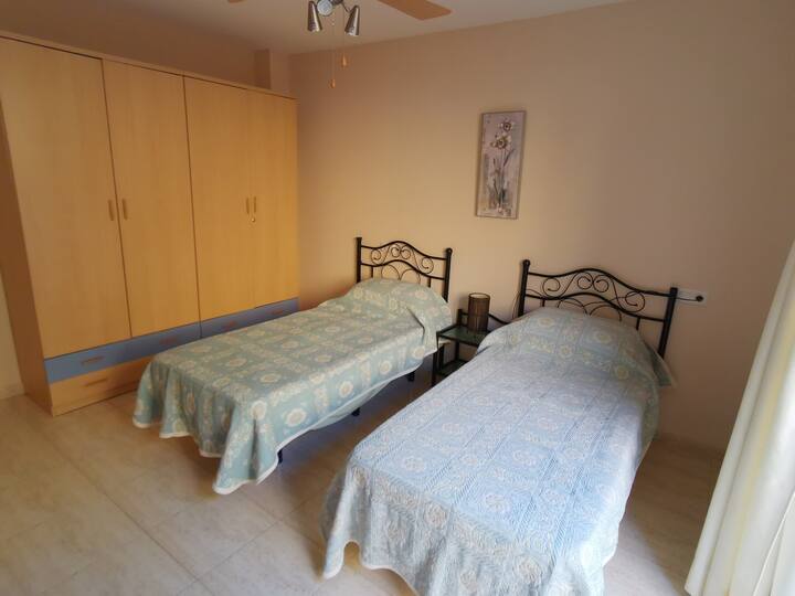 Bedroom2 twin beds photo2
on ground floor