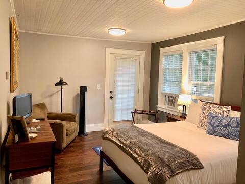 Private Studio in the Heart of Orono